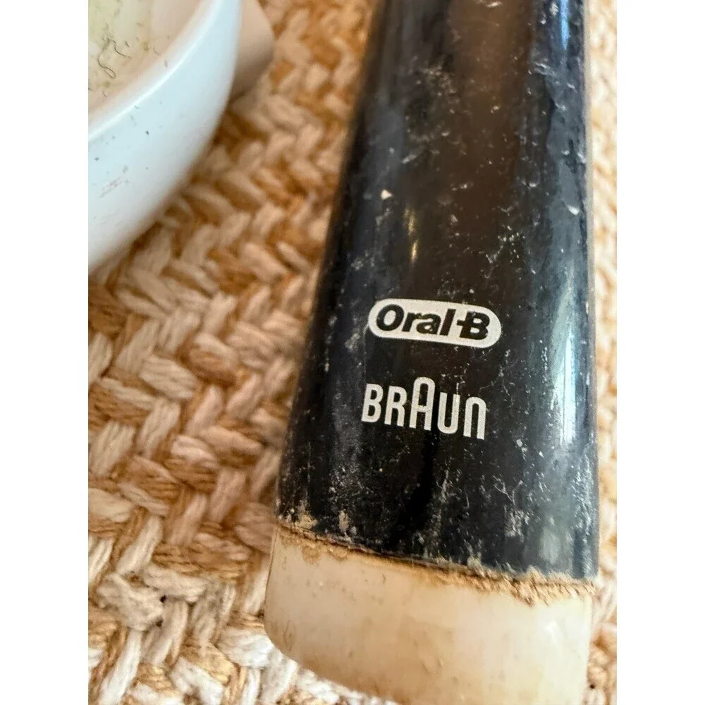 Oral-B Braun Rechargeable Electric Toothbrush with Charger